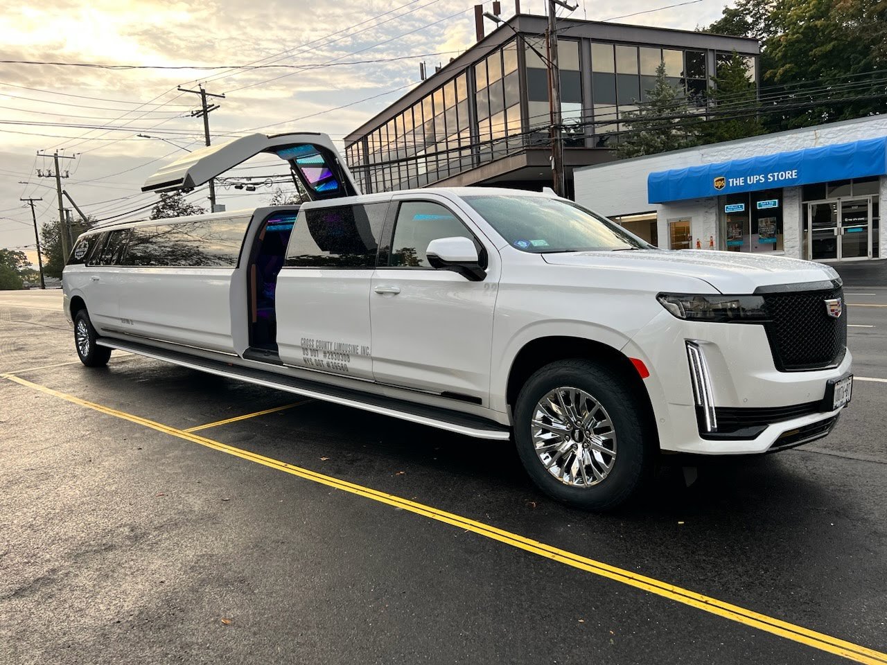 limousine escalade limo rental - Prom Limo
